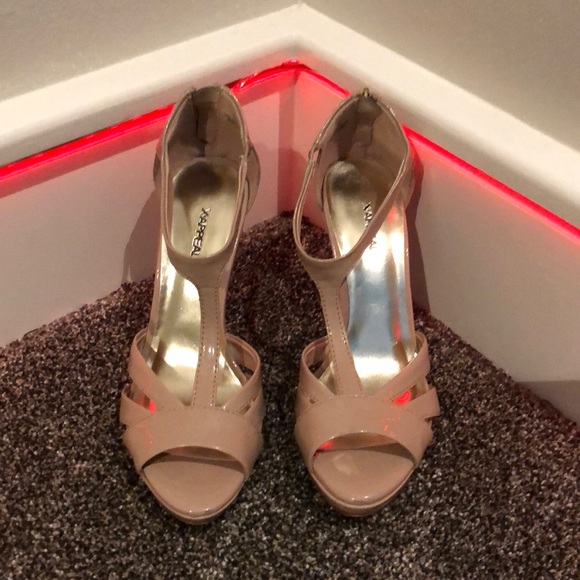 Beautiful nude color heels - Picture 7 of 8